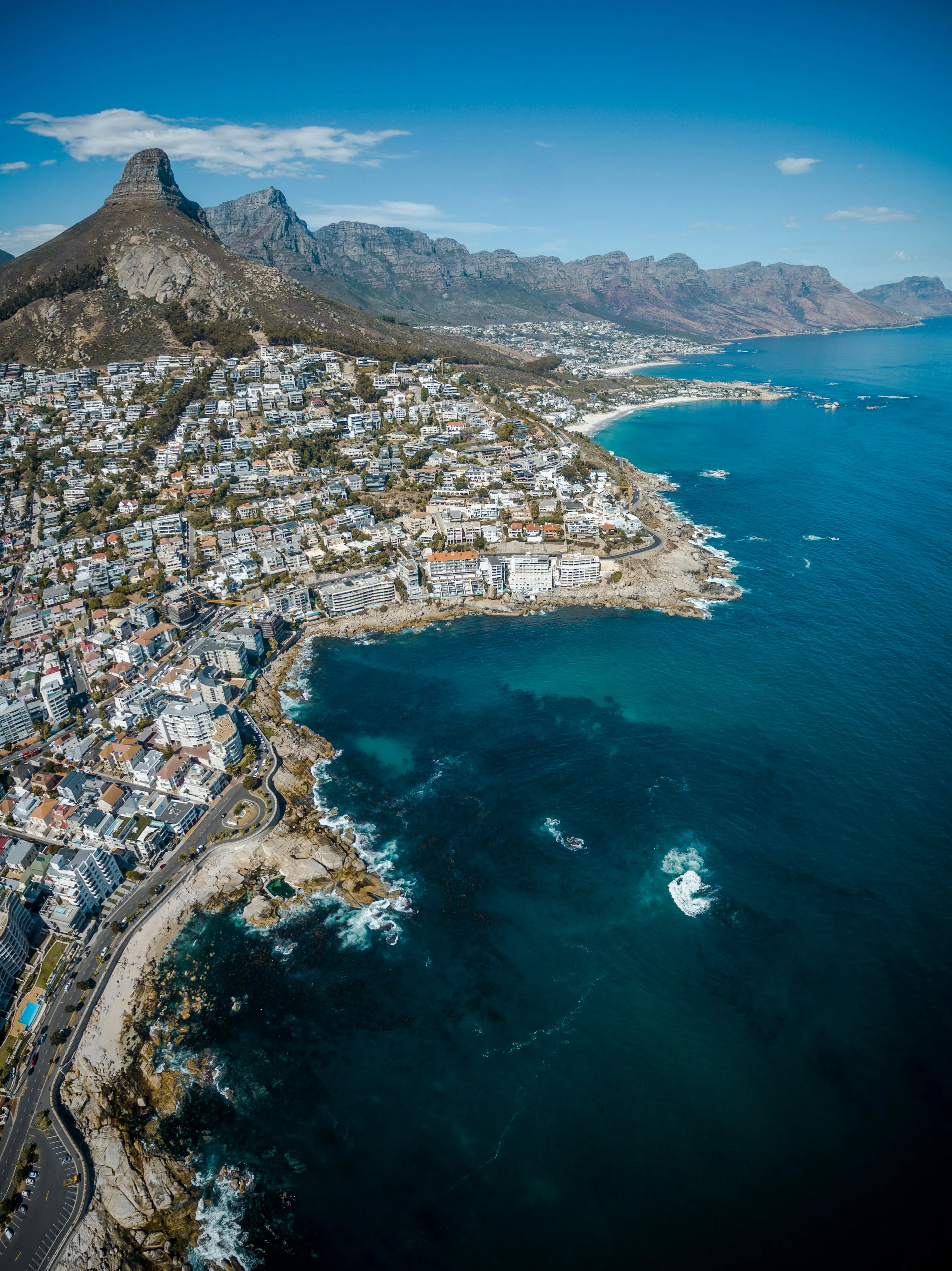 Cape Town beside the ocean and mountains